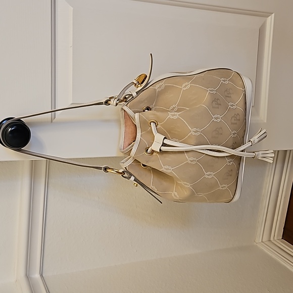Dooney & Bourke Monogram Signature Drawstring Bucket Shoulder Bag White Leather - Picture 15 of 17